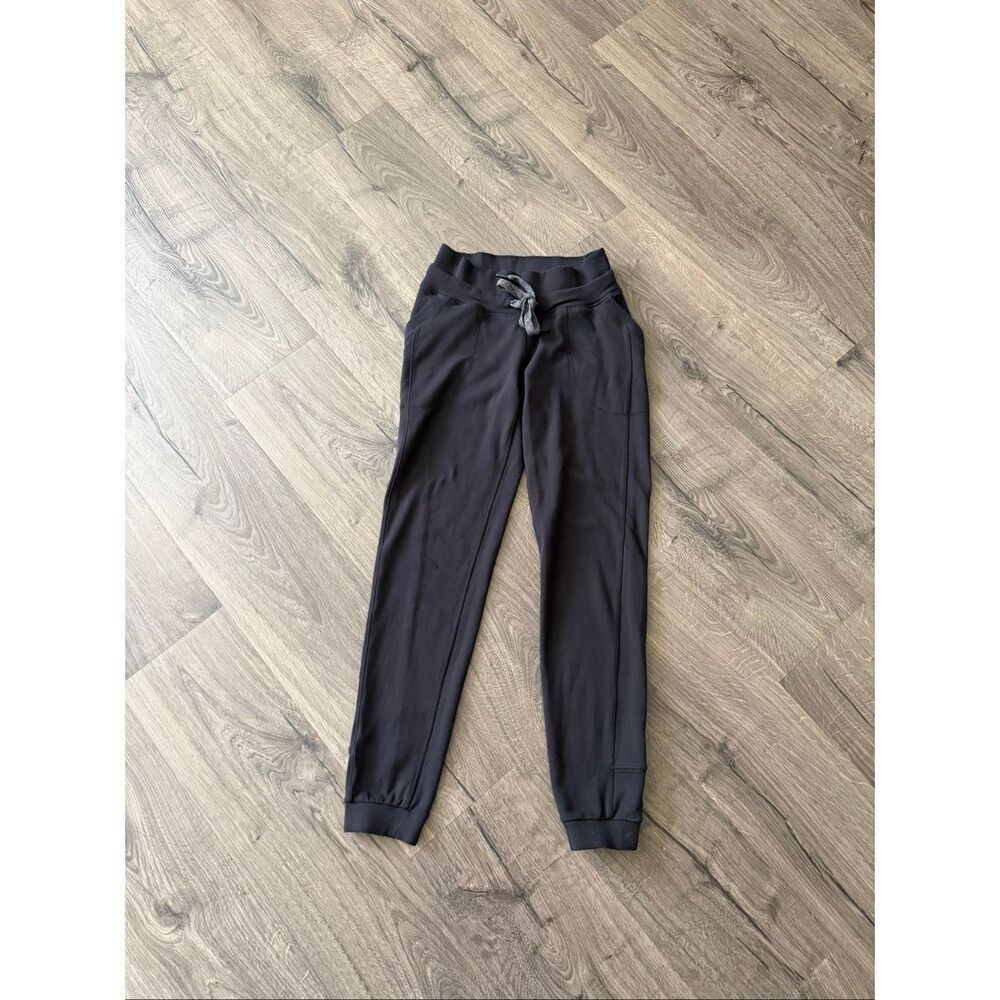 Lululemon Women’s Jogger size 4
